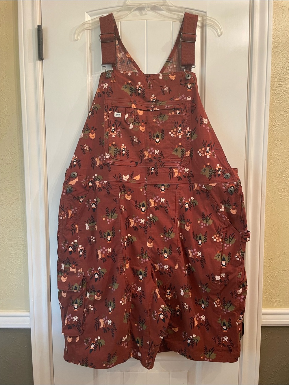Duluth Heirloom rust gnome print shortalls, size XXL
